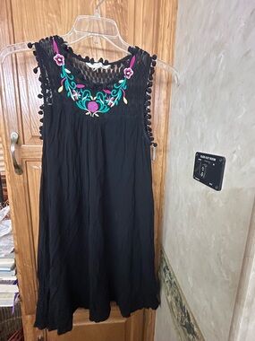 Black Embroidered Sleeveless Hailey Lyn Size Small Women's Dress